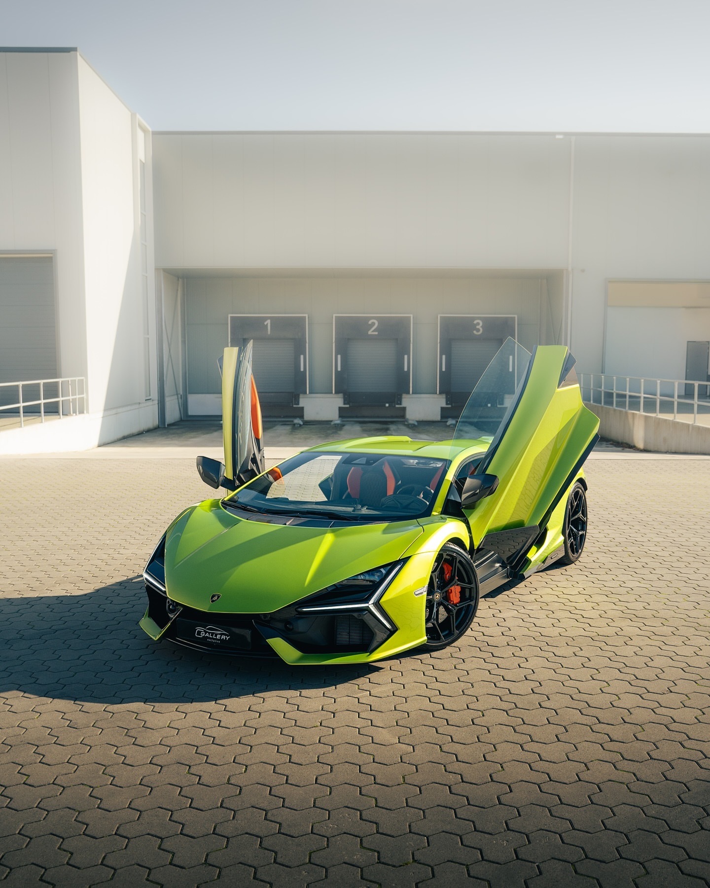 兰博基尼Revuelto，绿柠檬色。纯肾上腺素的颜色。史上首款V12混合动力车型