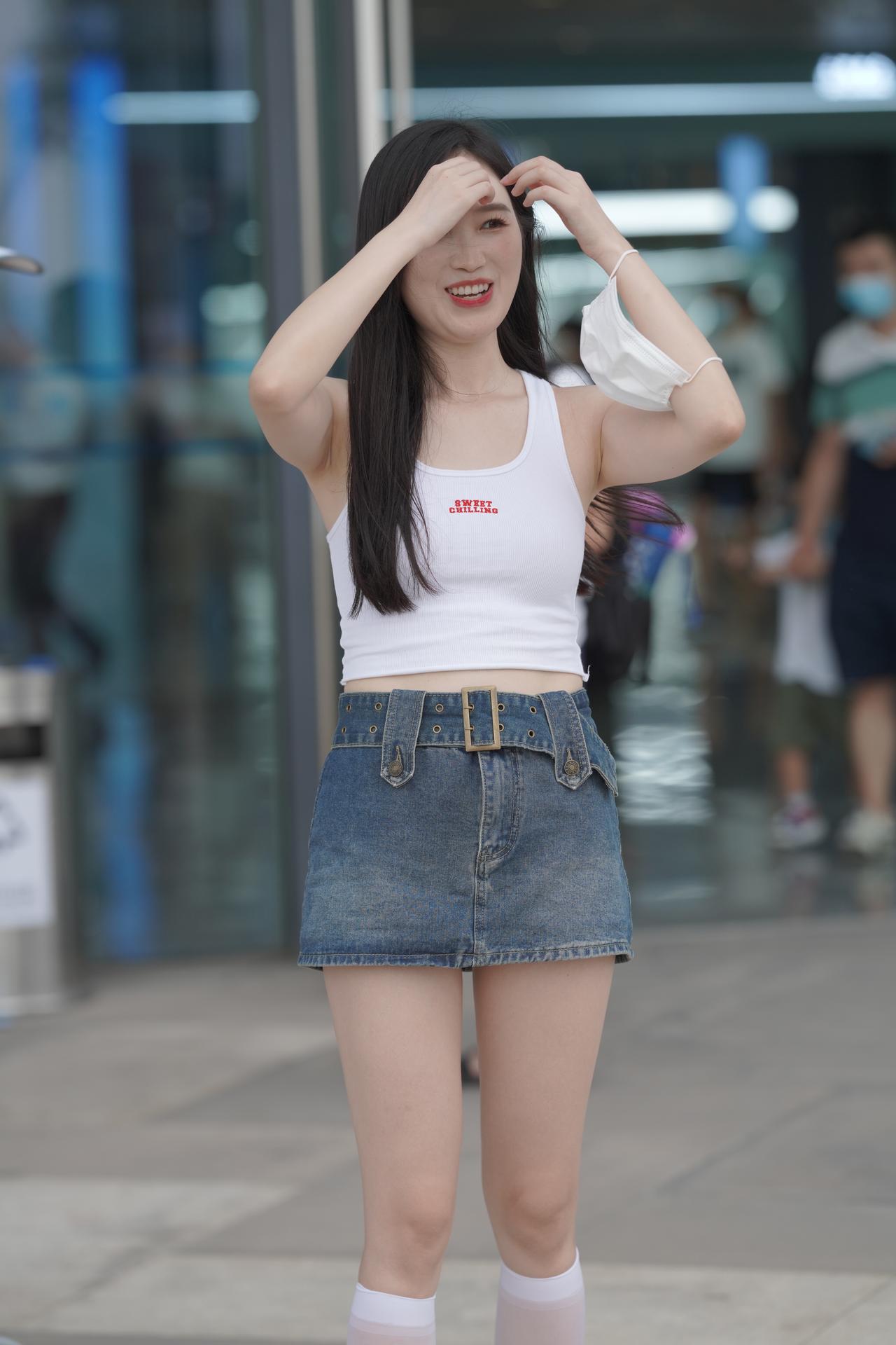 清爽牛仔裙美女6395