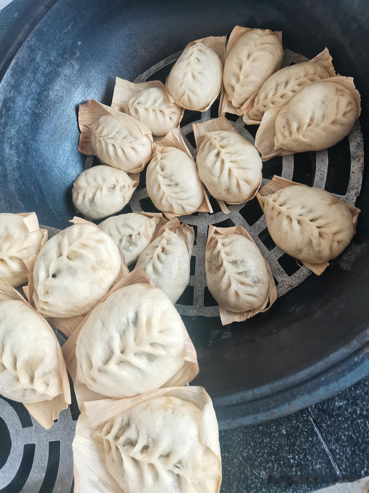 发誓再也不蒸馒头包子了！自从十天前蒸了两锅馒头，我就发誓，热天不过去，我打死也