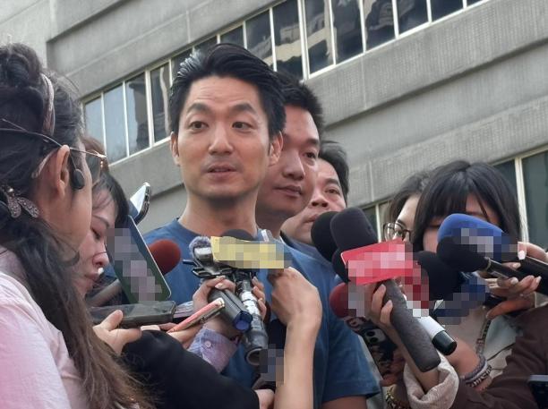 就在刚刚，台北市长蒋万安发表声明，10月9日，针对台北市长最新民调显示，
