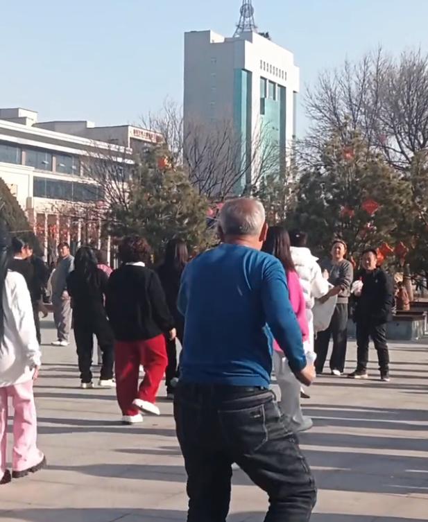 我62岁，晚年和三个男人搭伙过日子，才发现男人晚年找老伴，都是一个德行，根本改不