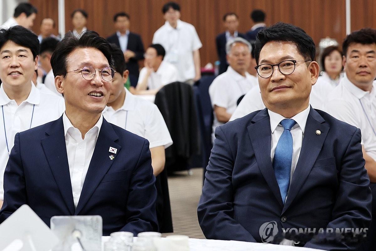 大洗牌！李在明暗中出手，双雄联手逼宫，郑清来连任彻底悬了韩国共同民主党政坛突
