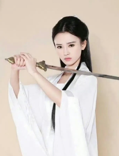 当初陈妍希版小龙女被疯狂吐槽，鞠婧祎居然也扮过小龙女