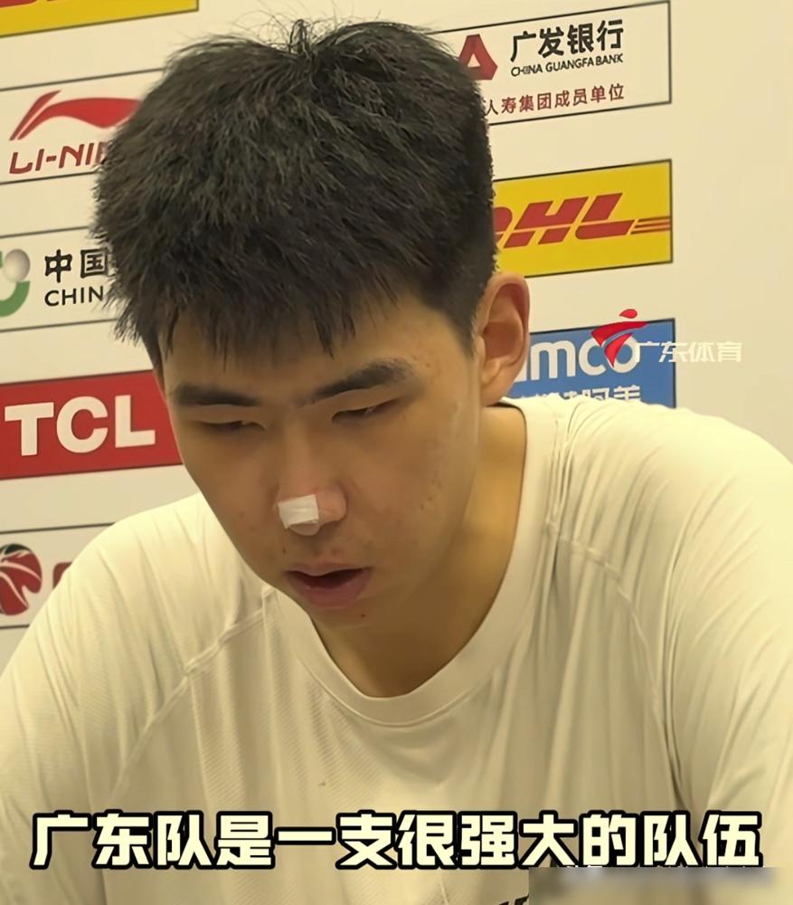 差点把老东家广东队打回家的，竟是他们自己放走的中锋徐昕。第一场球，他一个人就把广