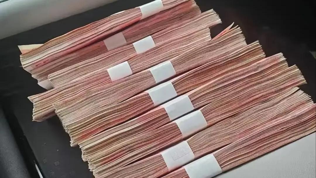 姐弟间的5000元利息，收与不收都为难！前年弟弟买房差钱，我拿了20万给他救急，