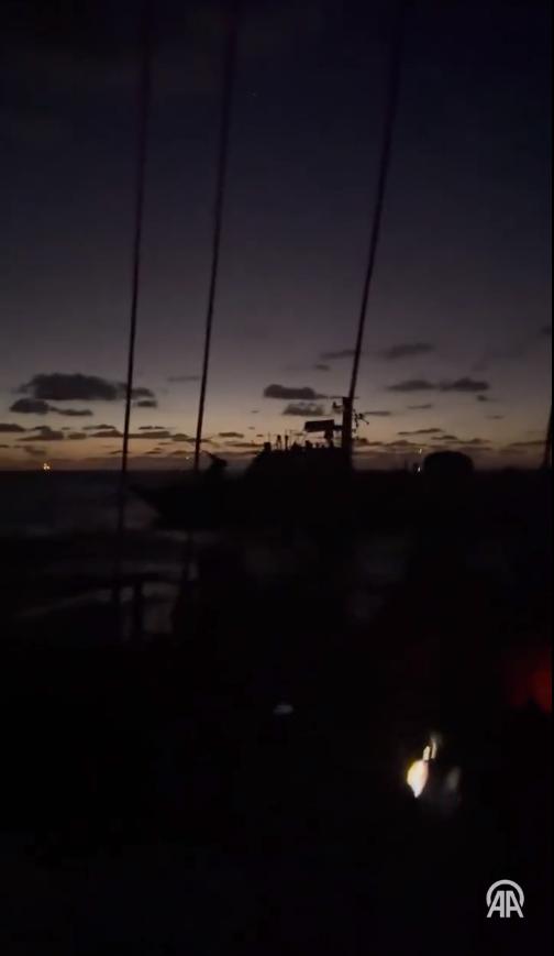 意大利海军怂了，西班牙海军跑了，土耳其无人机也撤离了！奔赴加沙的“全球舰队”在1
