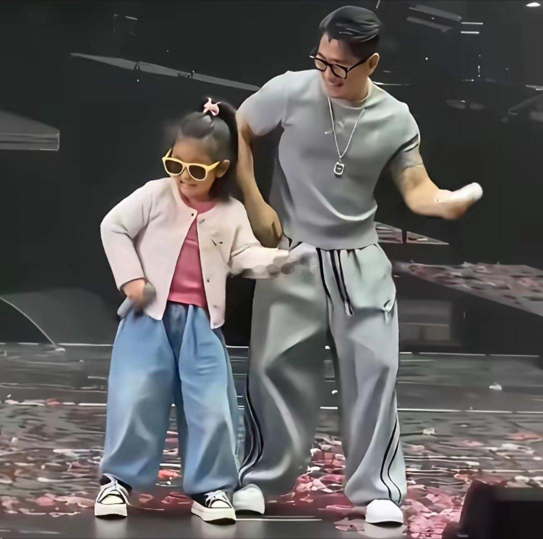 郭富城女儿大长腿，遗传了她的优质身高基因​