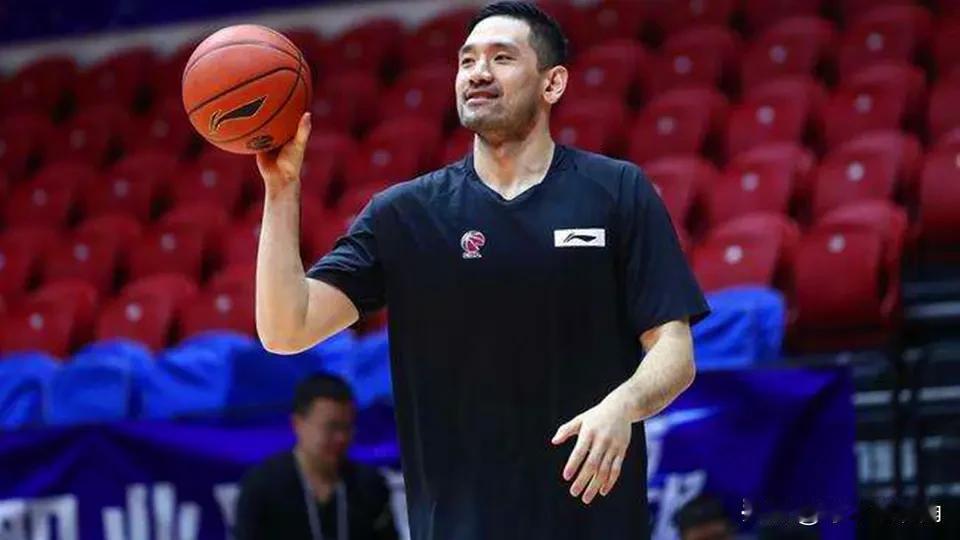 他可能会成为cba新赛季第一个下课的主教练，接下来的四个主场，是机遇也是挑战。