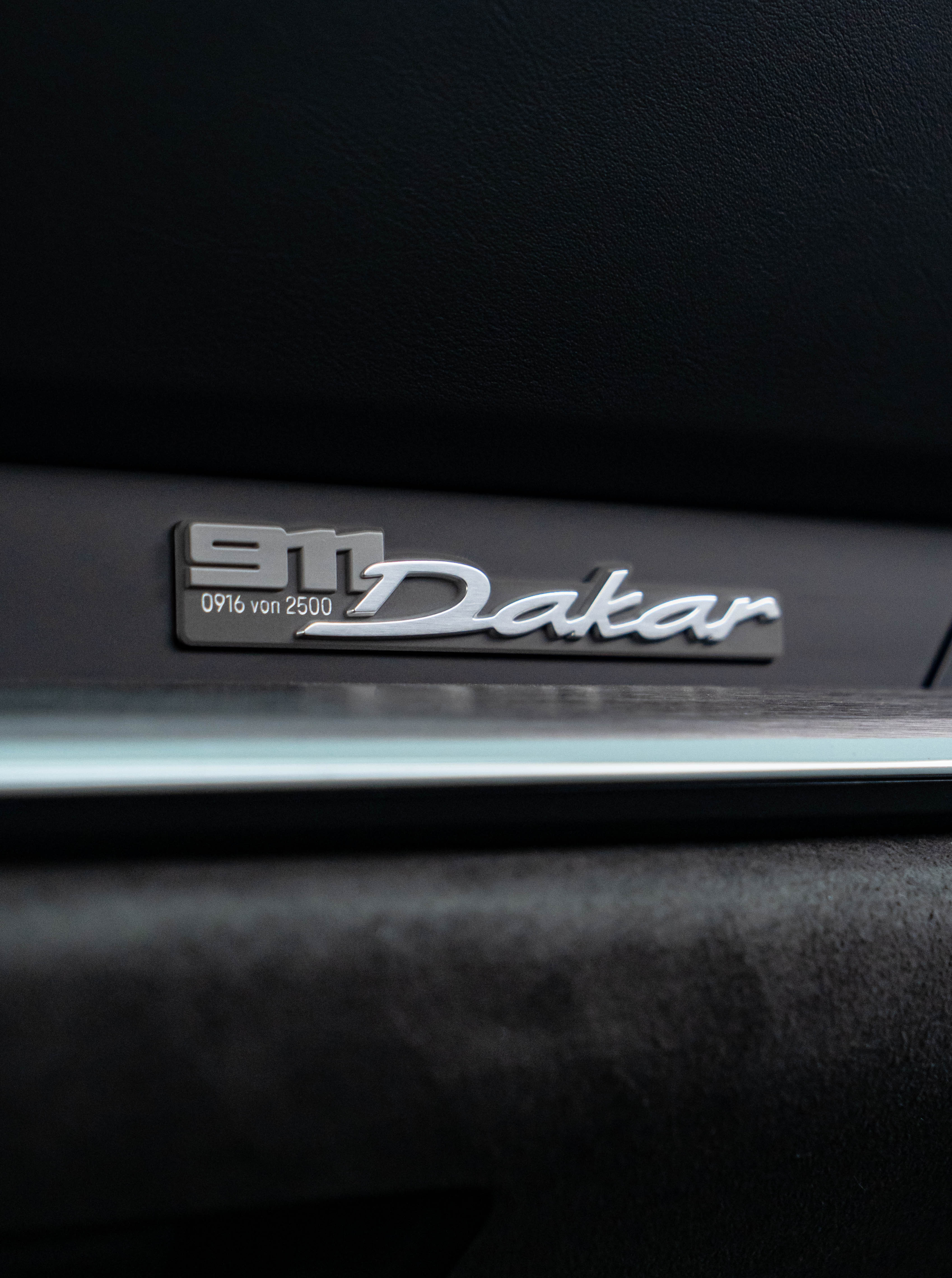 店里来了台巨帅的达喀尔第一次见GT银配置单不把保时捷logo截掉都刷不到价格（太