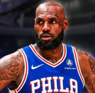 前NBA球员查尔斯-巴克利在一档播客节目中谈到了勒布朗-詹姆斯。巴克利表示：“