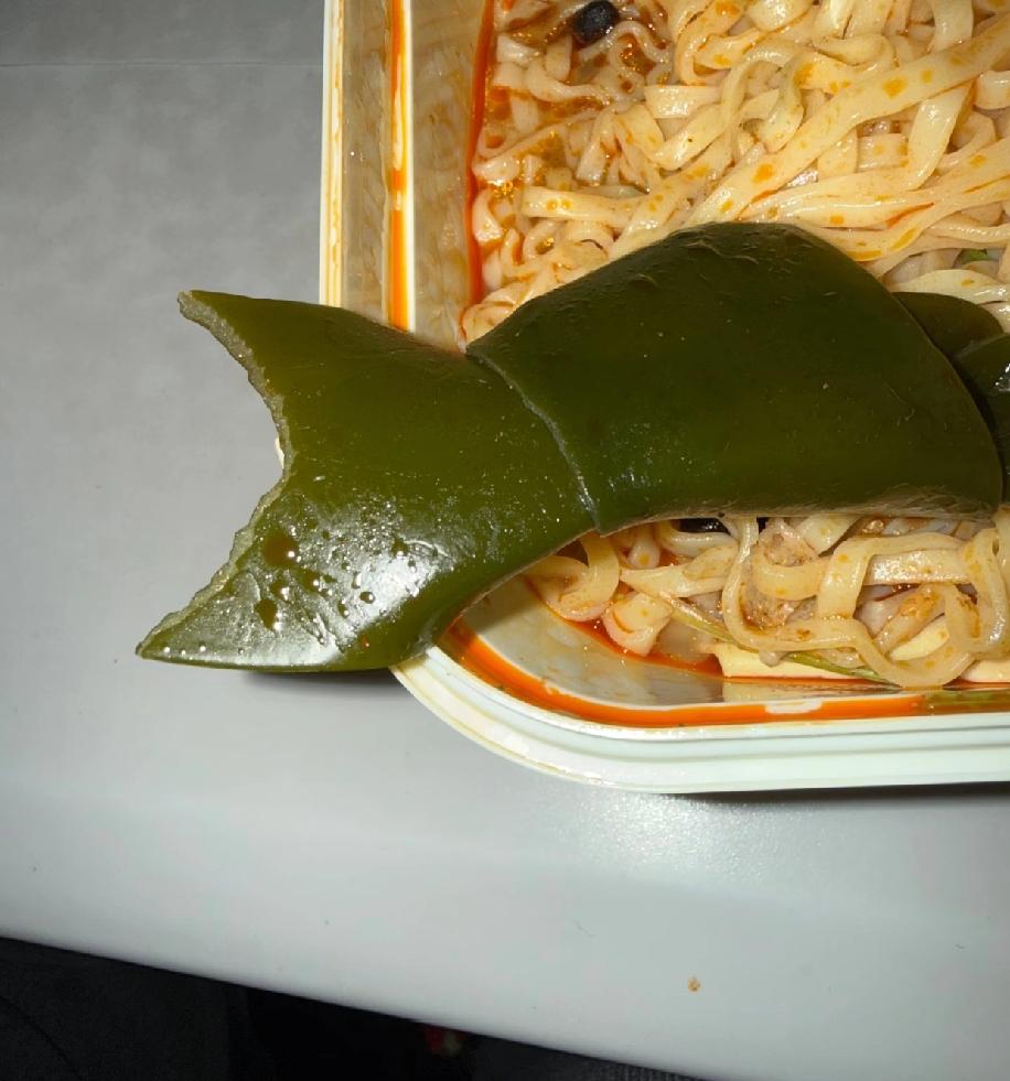 这海带结难不成是别人吃剩下的？好久没点每味每客，今天点的这份重庆辣，口感比别家门