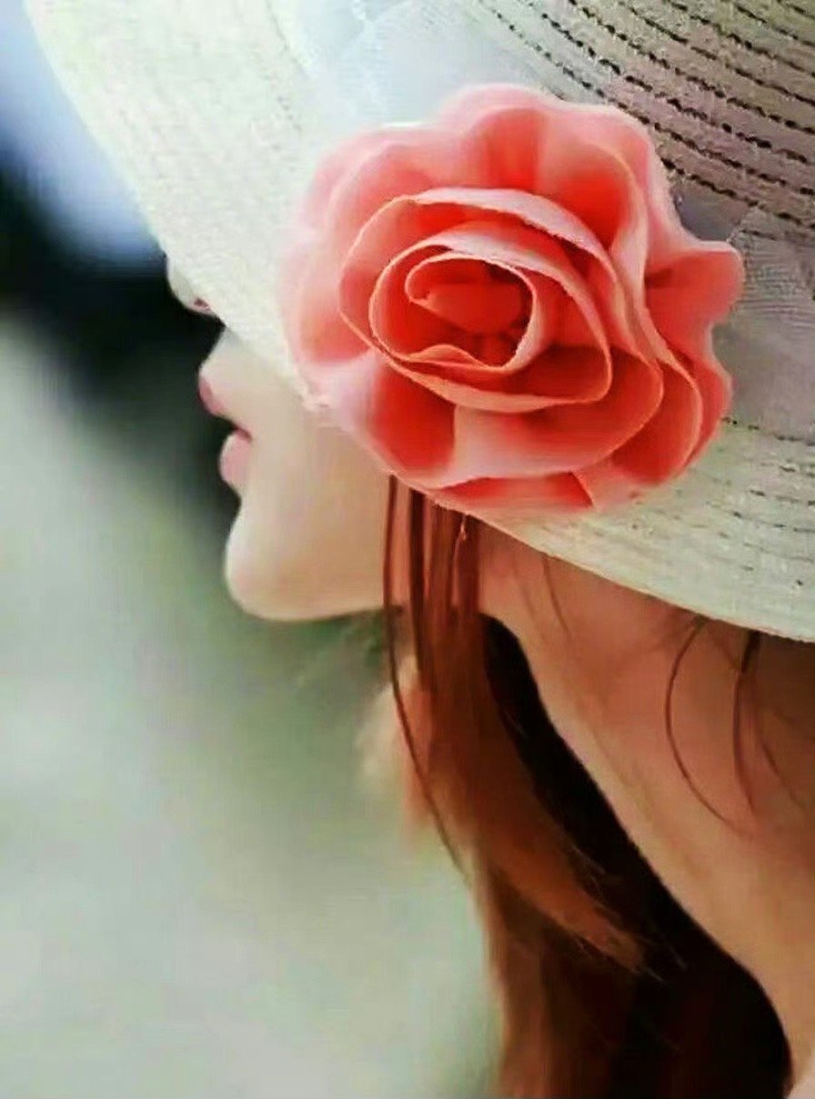 分别心的背后是什么，各种各样的不同的感受。人用自己的感觉和感受来识人识物，这正是