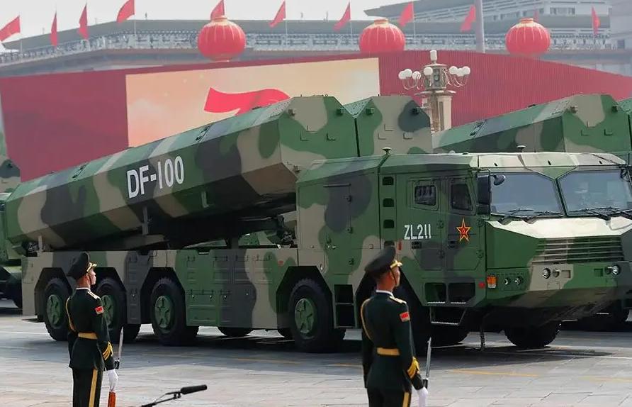 中国突然亮出“决战大杀器”！美国岛链基地，全在射程内近日，央视罕见公开了东风