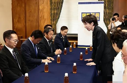 这一次，终于戳中日本命根子了之前打了这么多牌，稀土、甚至经济反制，人家根本不当