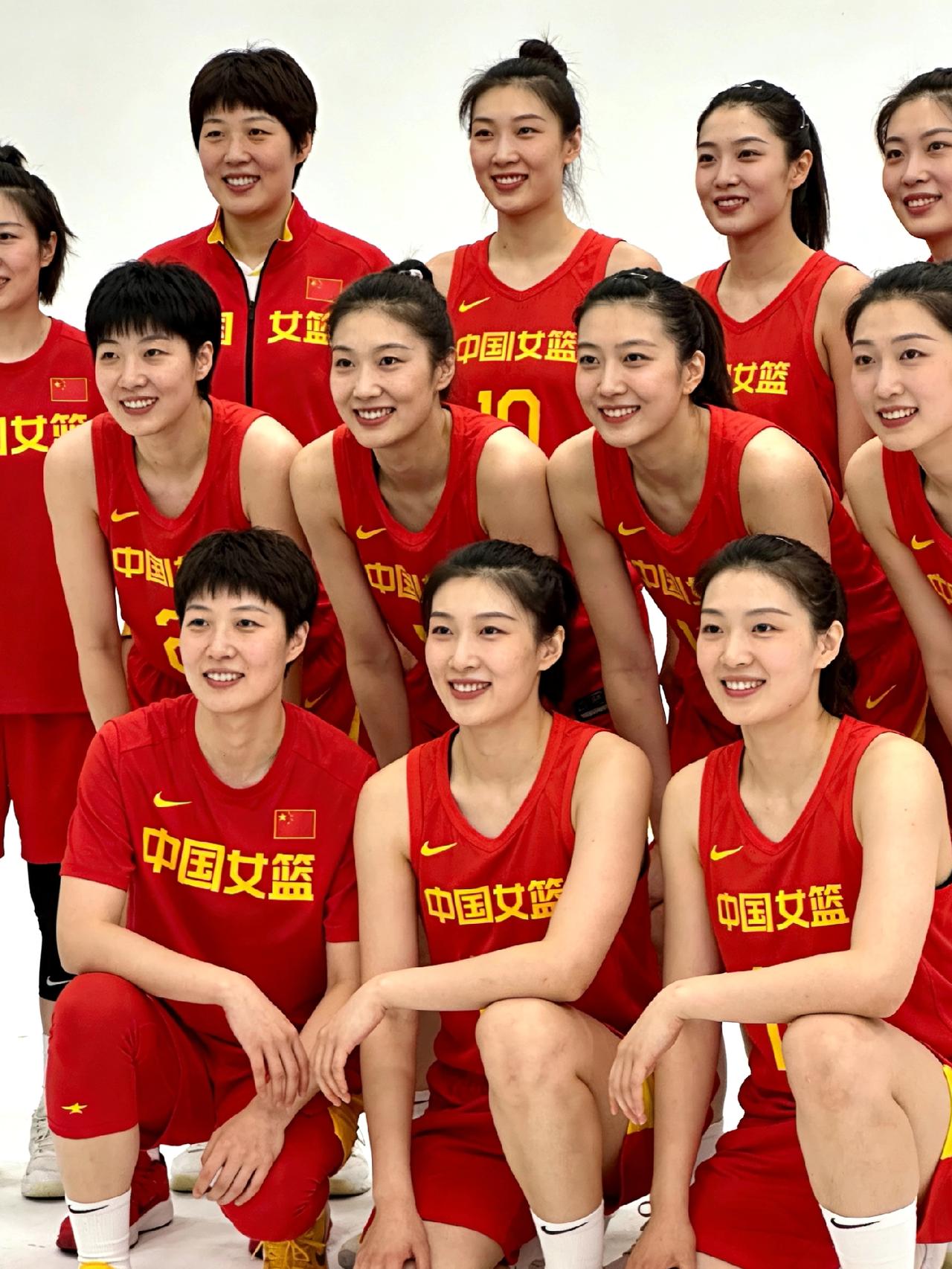 中国女篮媒体日定妆照出炉！颜值与实力双在线，太惊艳了中国女篮媒体日定妆照来袭，