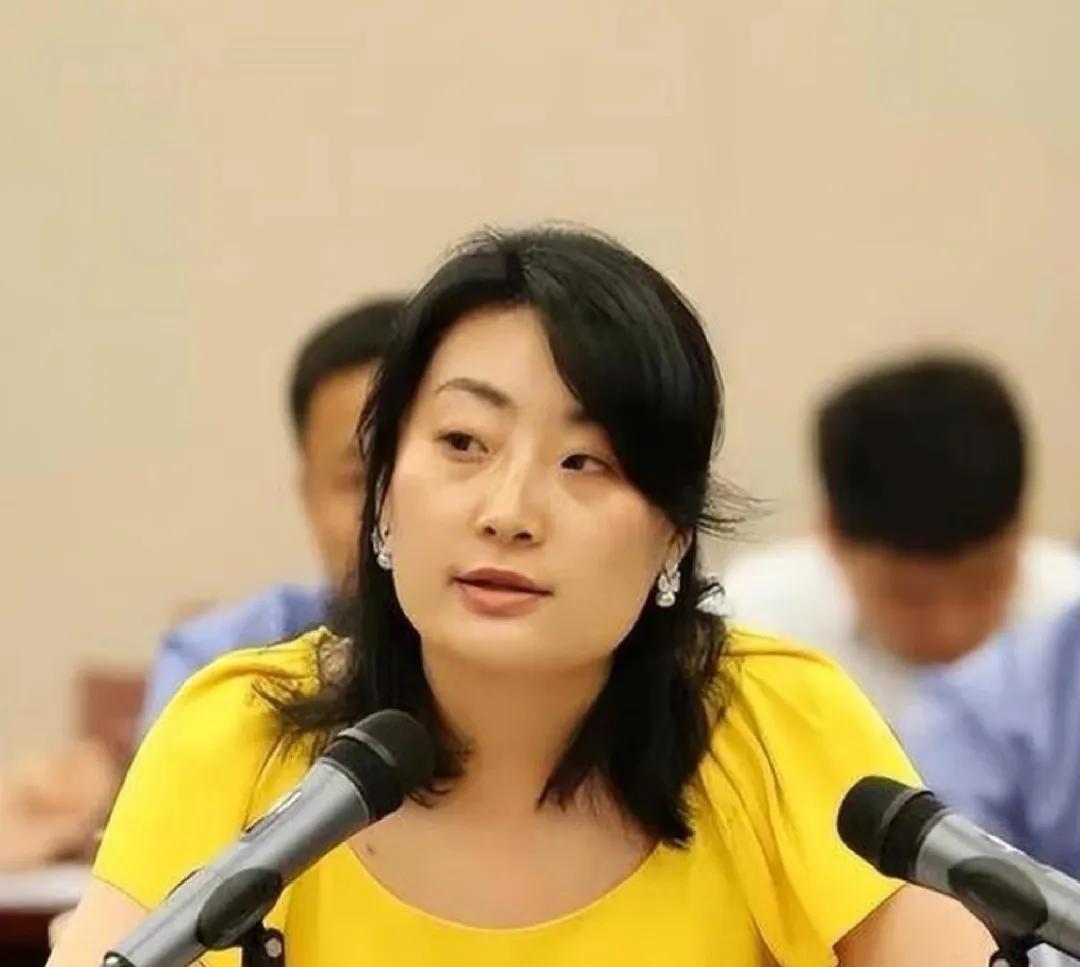 最近很多网友都在讨论宗馥莉，说她才是富家女的代表，有才华，有魄力，雷厉风行，杀伐