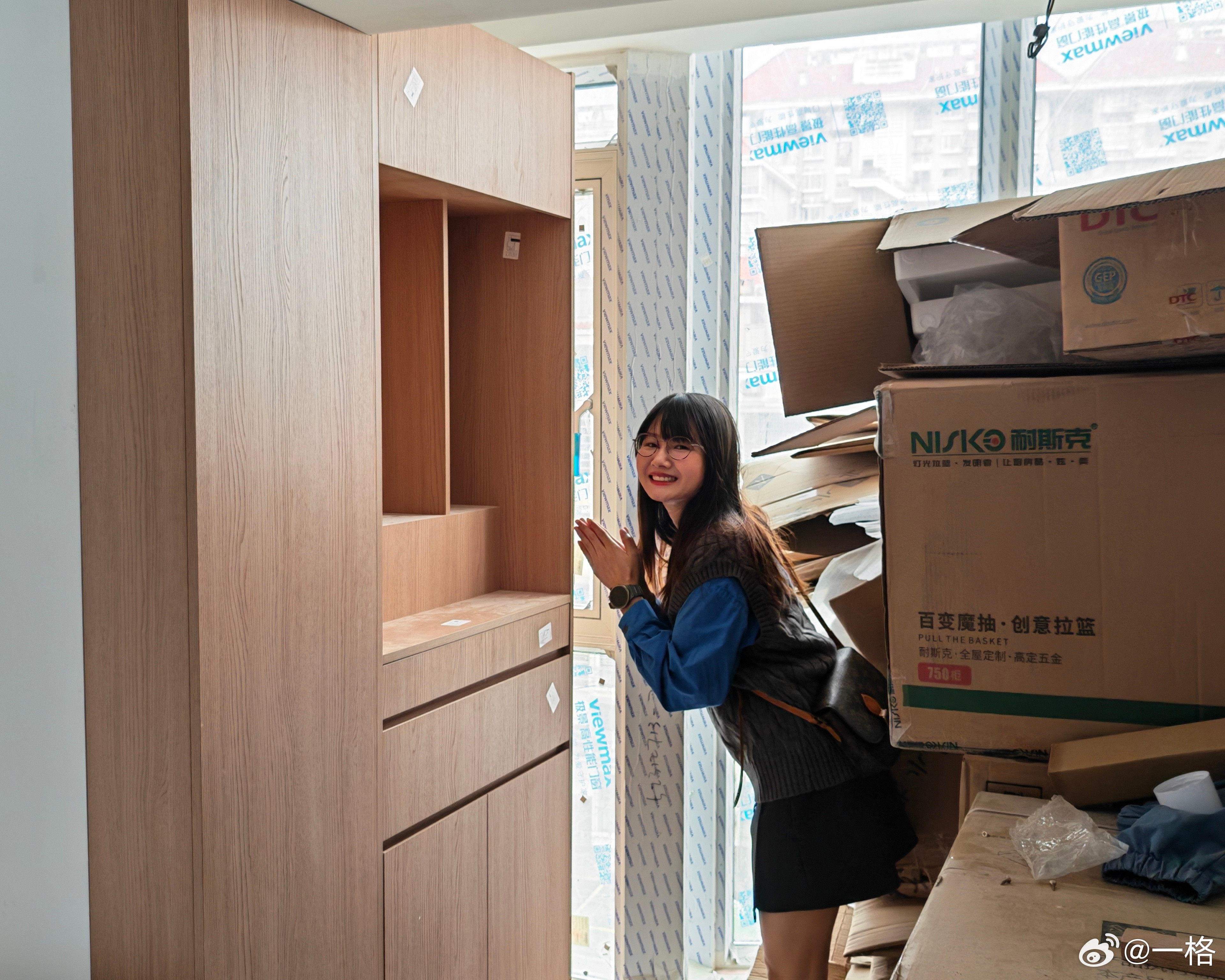 一格装修日记我的家终于不是毛坯的样子了！还没装灯，今天下雨黑乎乎的，等放晴了拍