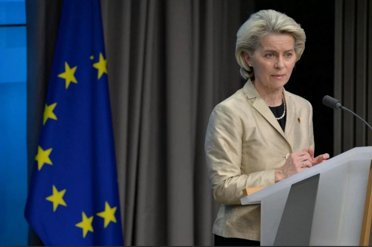 彭博社消息，冯德莱恩宣布对美国实施关税反制。当地时间18日，欧盟委员会主席冯