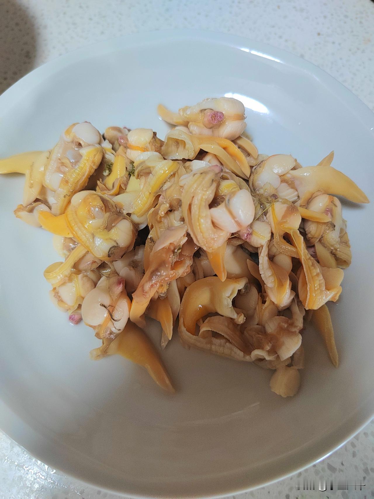 说实话吃黄蚬子几乎就没有沙子的时候，沙馕太大了，至于后期我都开始直接取肉，有时候