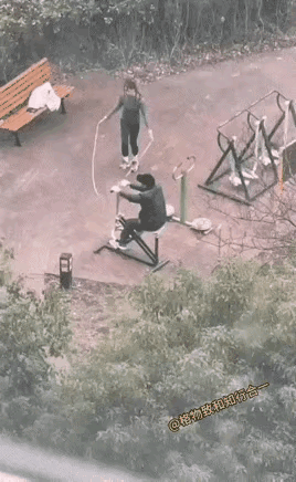 一个满园春色一个不动声色[捂脸哭][捂脸哭]