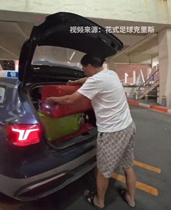 “全是套路！”上海浦东，一名知名博主在机场上了出租车，没想到，为了骗取短程票，司
