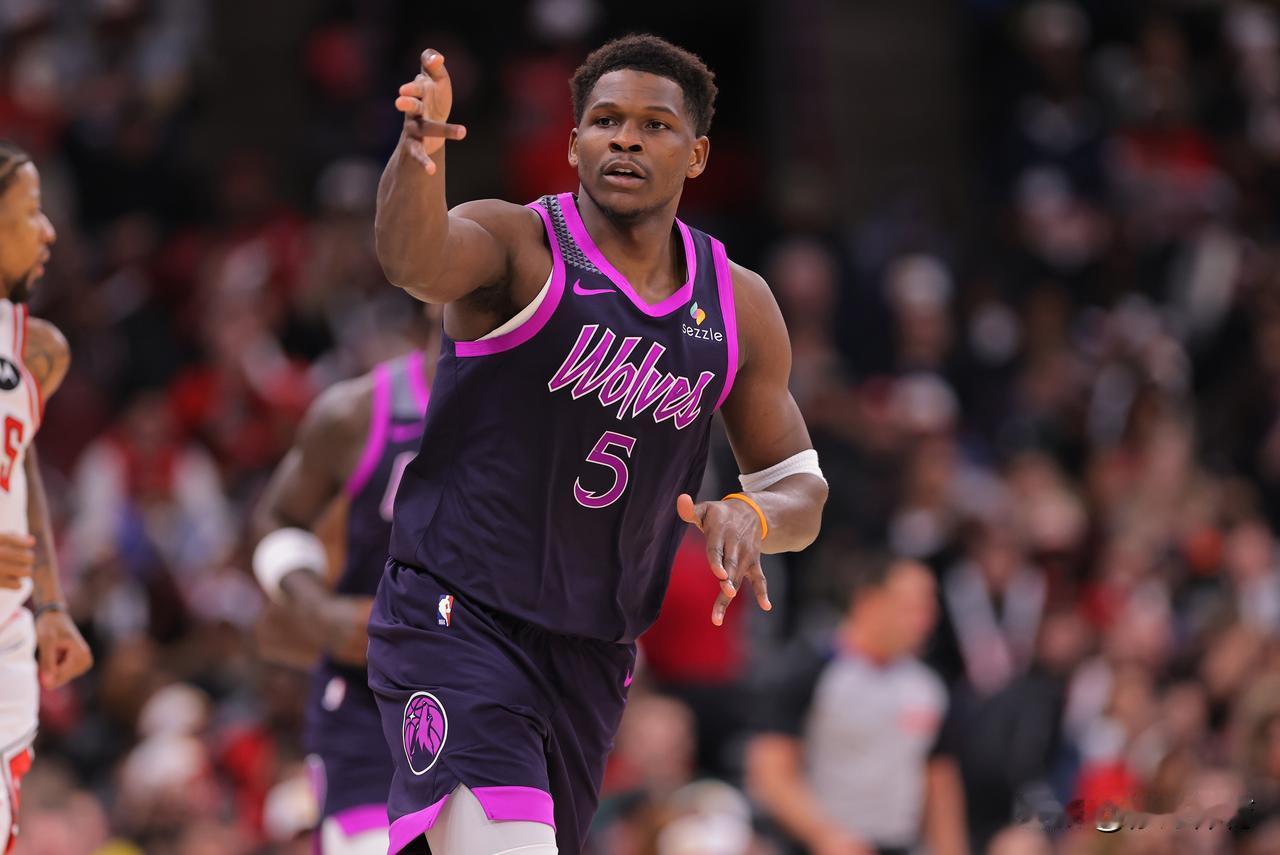 鸣不平啊！兰德尔为爱德华兹撑腰今年全明星首发名单正式公布，其中西部首发是：库