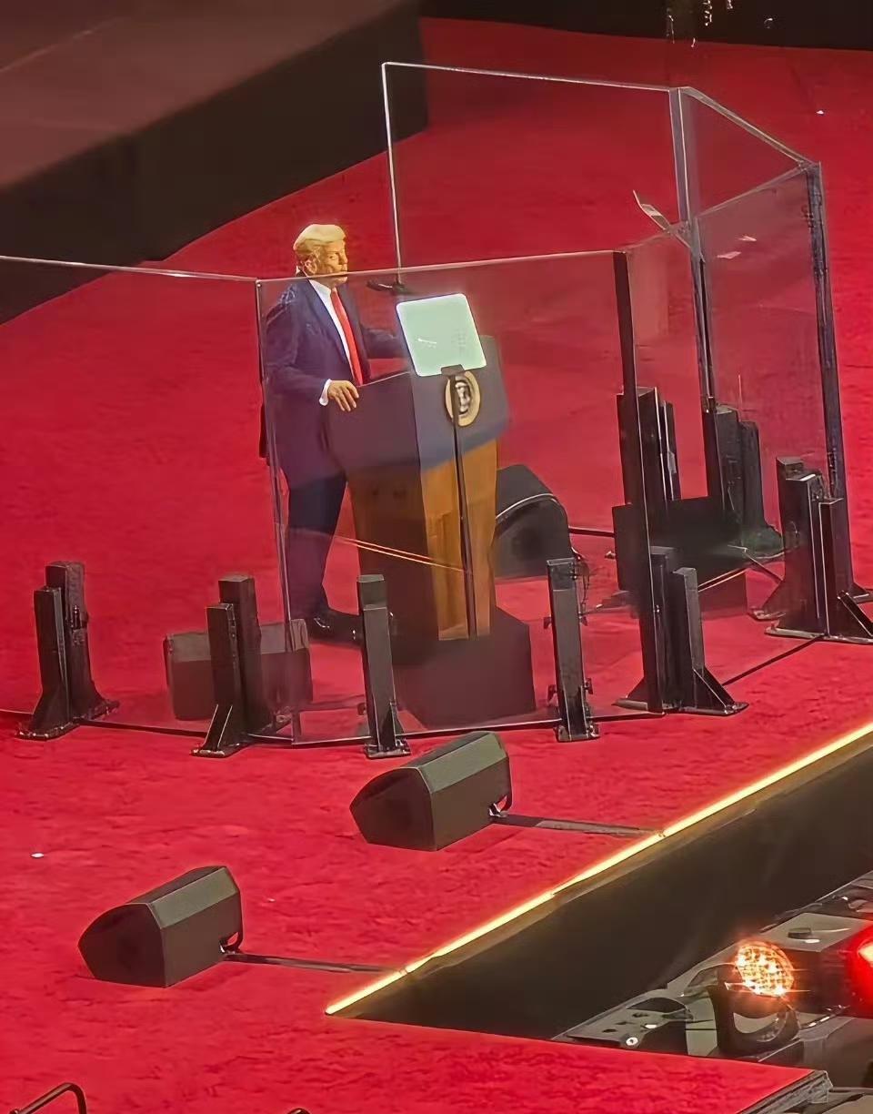 来不及了，透露一个秘密，你们可能不知道，这防弹玻璃是来自东方大国！直接专机直飞