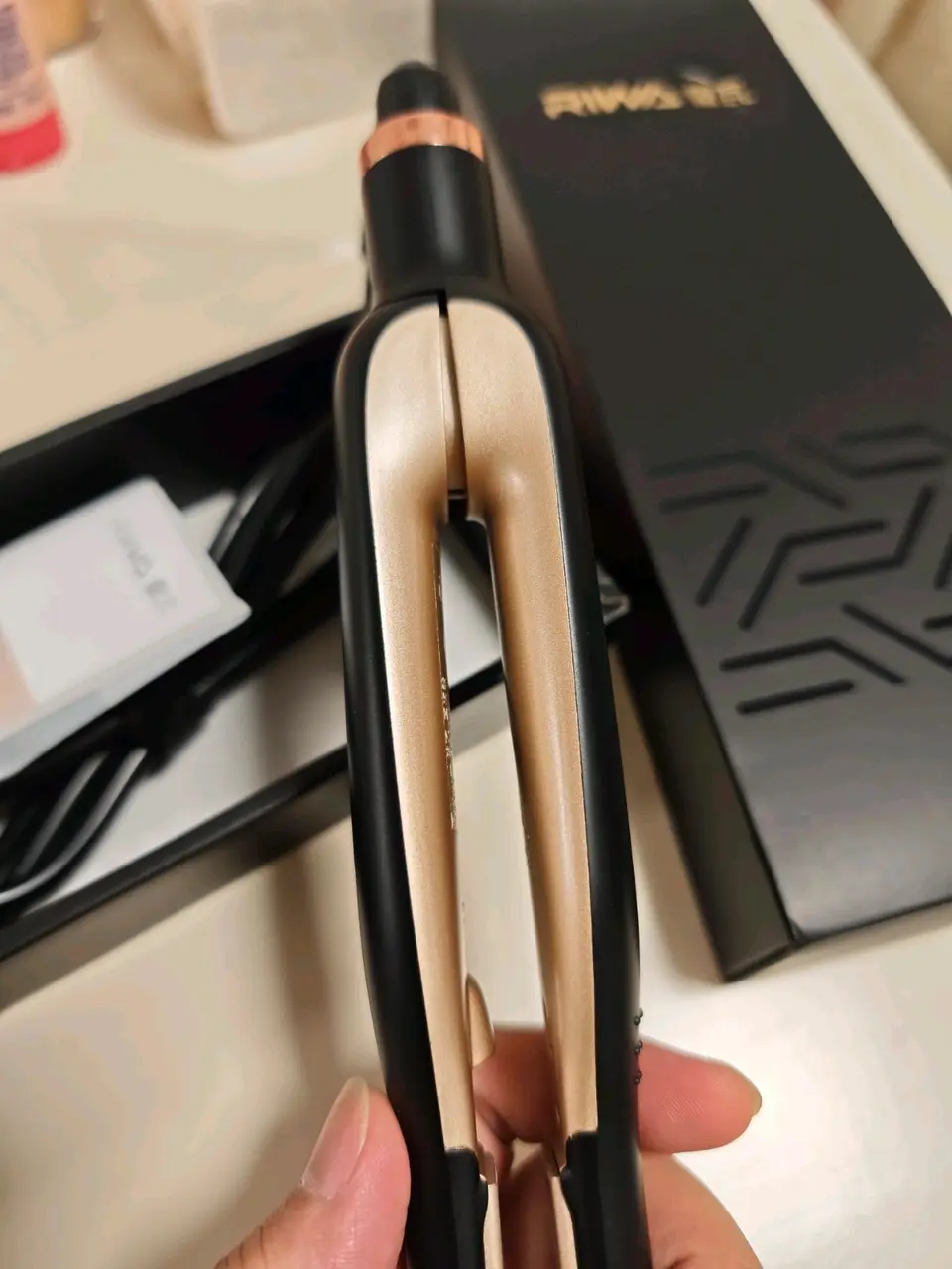 被眼前的股感惊艳到，早知道戴眼镜了