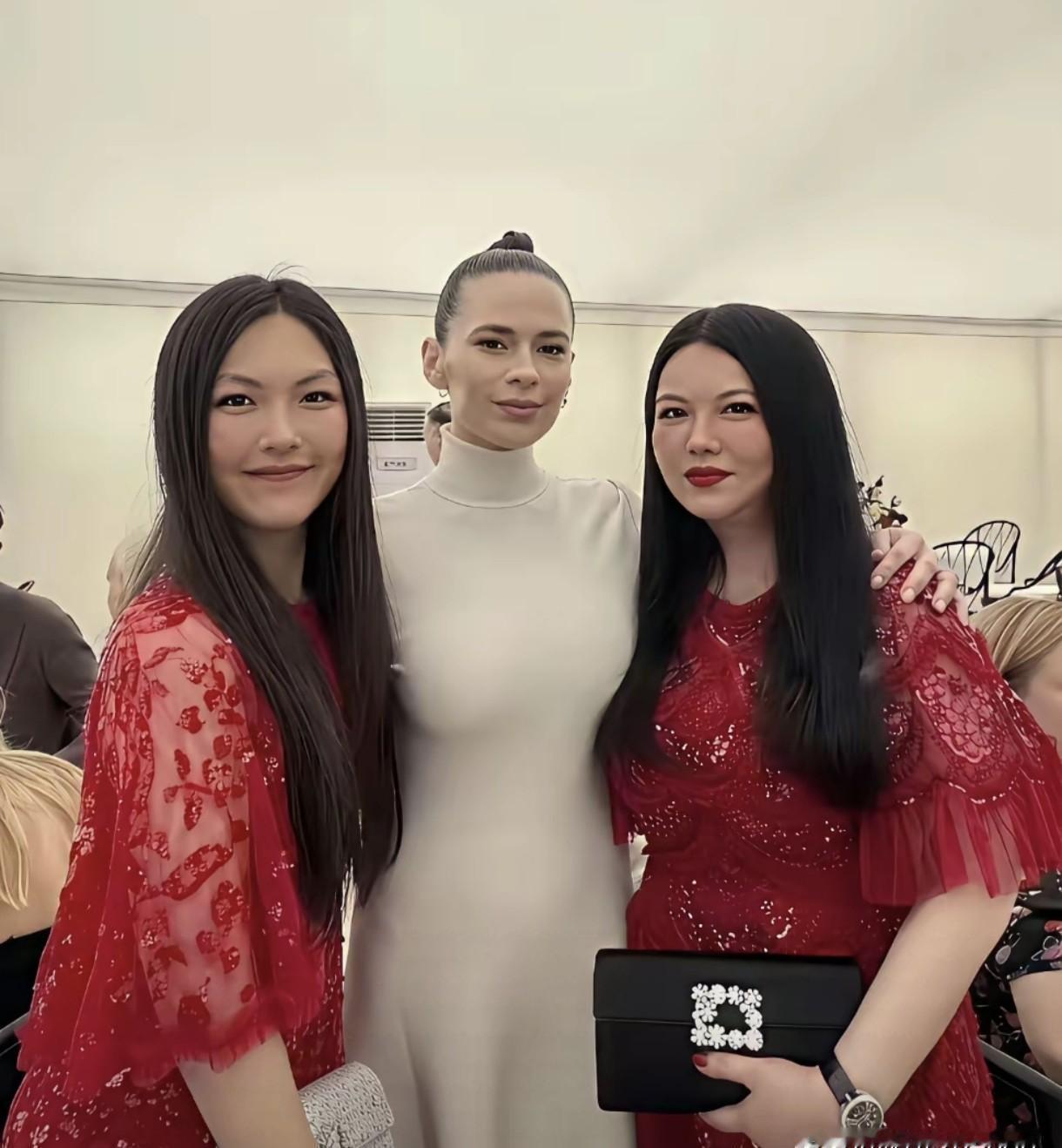 15岁少女穿成了40岁富婆，你妈真以为你复制粘贴就叫高级？李湘和王诗龄最新合影