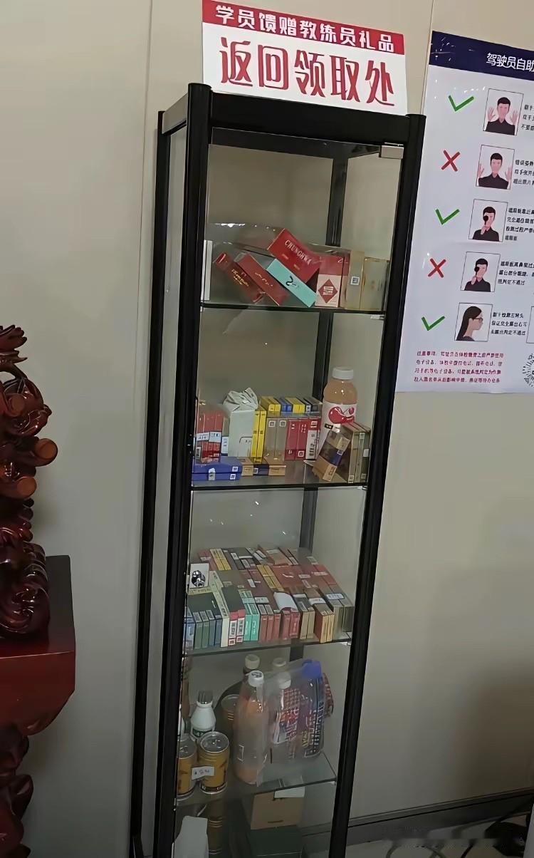 网友晒出驾校里的一幕，不得不说，惊呆了啊！[捂脸哭][捂脸哭][捂脸哭]