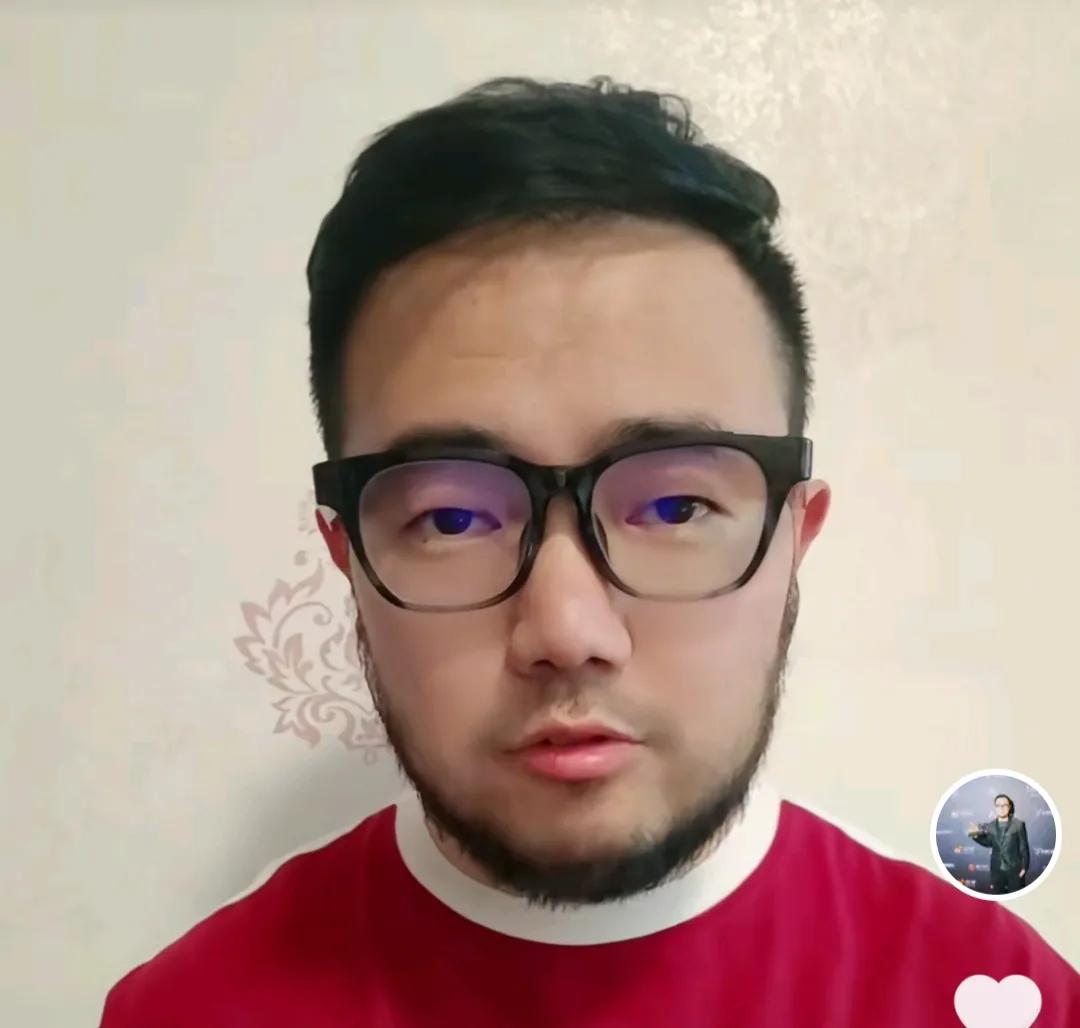 媒体人潘伟力表示，王钰栋应该跟武磊学习应对外界舆论压力的能力。王钰栋在中超前三