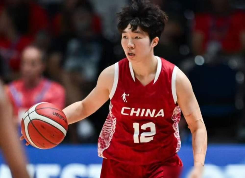 宫鲁鸣这次女篮世界杯前夕突然把旧队长杨舒予拿下，亲自选出的新队长陈玉婕表现如何呢