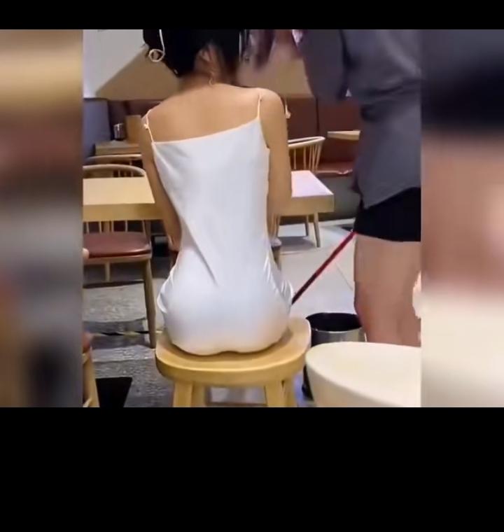 这早餐店真要命！都喝三碗稀饭了，还要继续喝么？