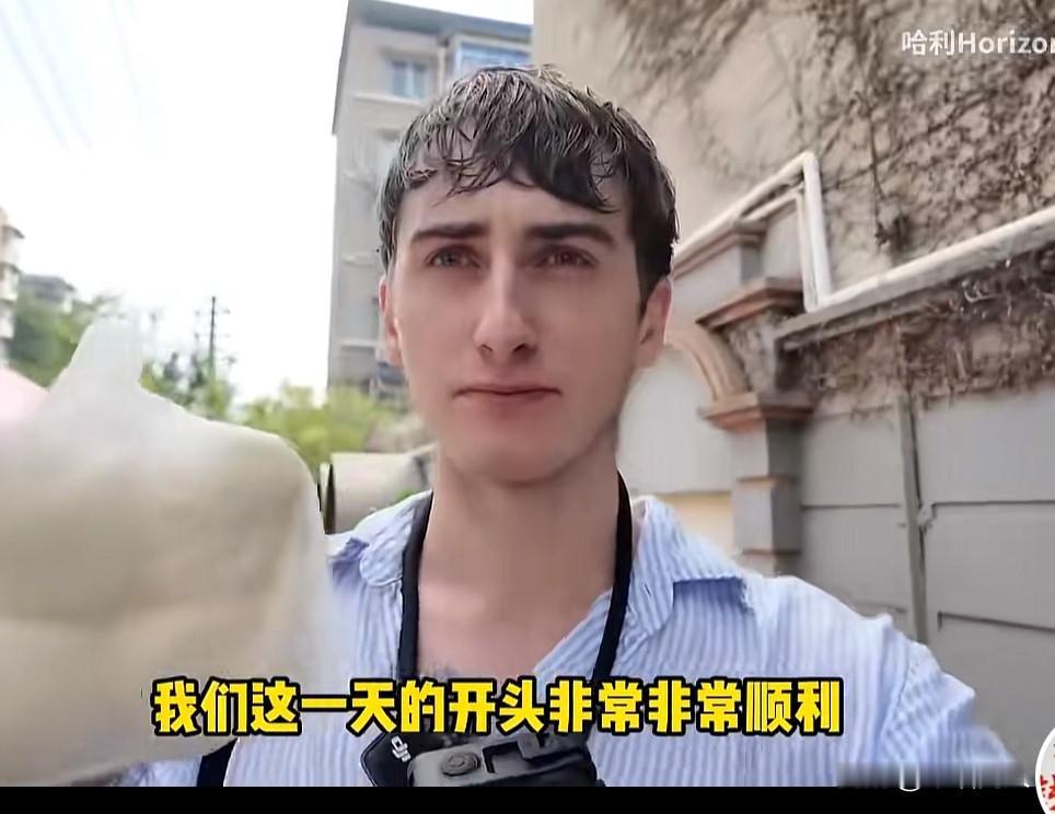一位欧洲小哥来中国旅游，挑战用10欧元度过一天的视频引发了网友们的热烈讨论，其中