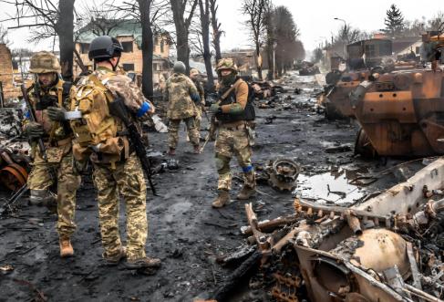 俄乌战火烧了1000多天，美国终于品出不对劲了！原来中国三年前就选对了，当初他