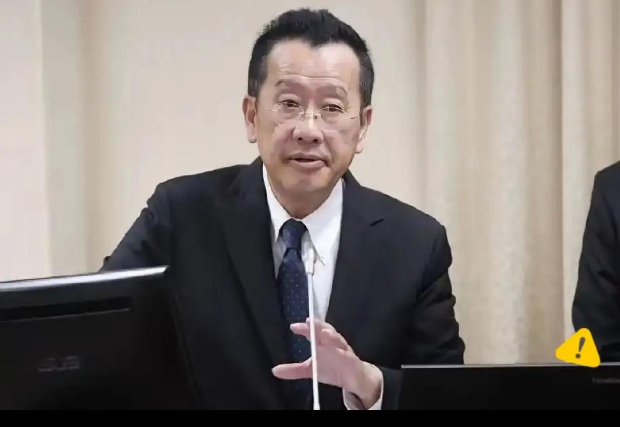 1月2日，台防务部门负责人顾立雄又在大放厥词，声称大陆军舰在“国际谴责声中”