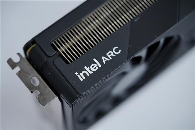 24GB! Intel锐炫B580显存要翻番 醉翁之意不在游戏