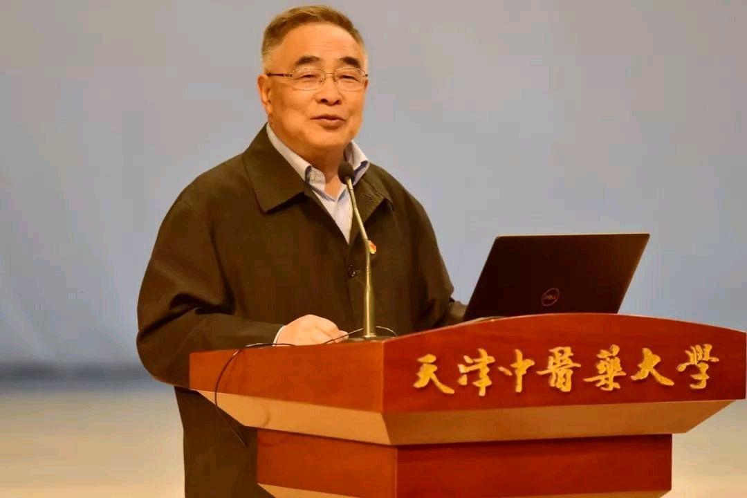 作为中医院士，要多做些有利于中医发展的工作，与“院士”身份相符。