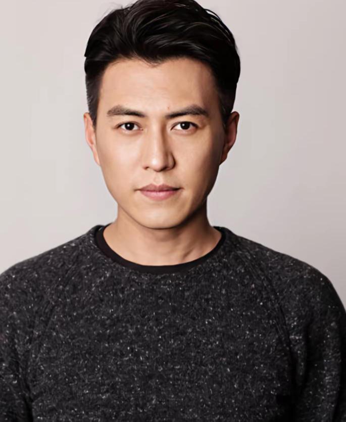 靳东是永远不会离婚的，不是因为他和老婆财产纠葛太多，而是因为他的老婆，有一个特别