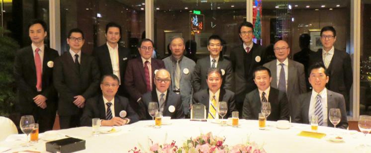 在香港，很多富有的绅士选择单身，并非因为他们娶不起妻子，亦非因为他们不需要女性陪