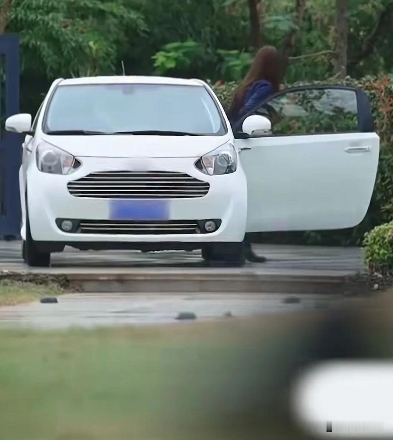 这下真的被打脸了，千万粉丝网红上恋爱综艺节目，一直营销白富美人设，怎料经纪