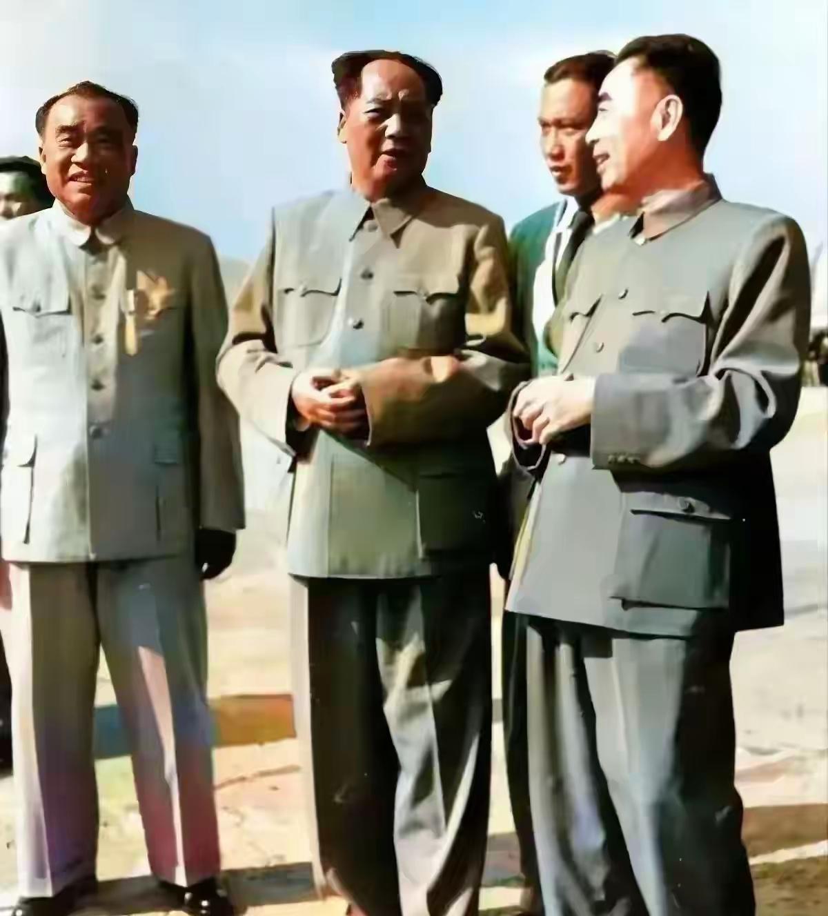 毛主席时代就是这么神奇，那个年代虽然经济不富裕，大家吃不好穿不好，但每一个中国人