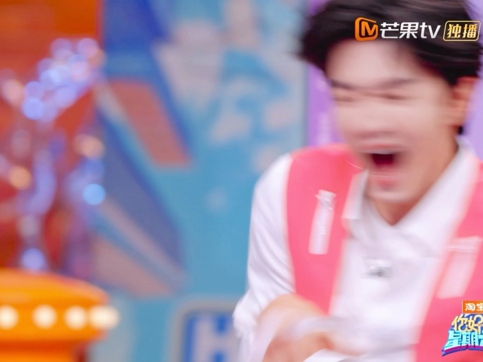 我不行了谁来动一下陈哲远摸恐怖箱这段有多好笑啊哈哈哈哈哈哈哈哈哈像触电了陈哲远摸