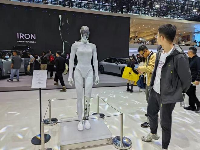 李想被员工疯狂吐槽: 全员会议不讲车只讲AI, 太抽象了