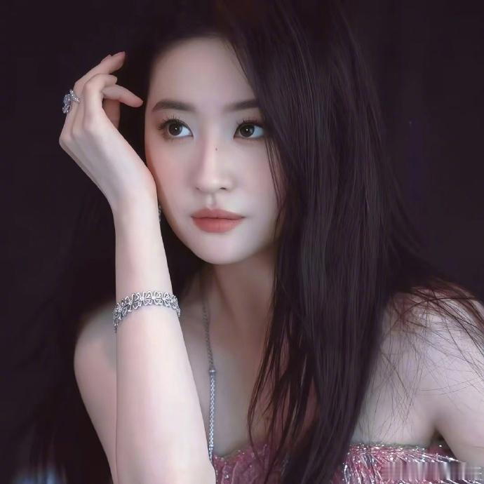 刘亦菲｜明星头像⸝⸝᷇࿀᷆⸝⸝​​​​