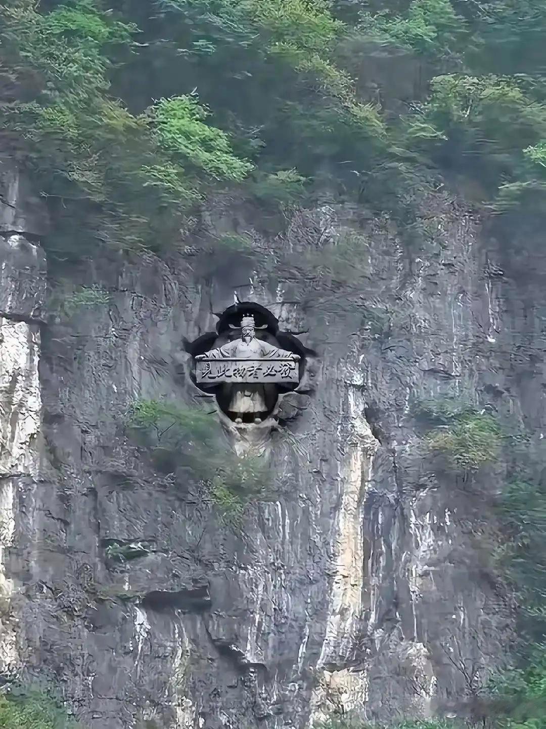 是谁设计的，是怎么修建上去的呢？