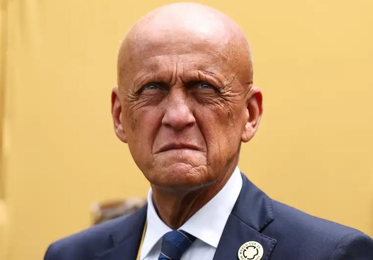 裁判界的祖师爷发话了特朗普炮轰世界杯裁判“很可疑”，科利纳硬刚回怼：我力挺他！