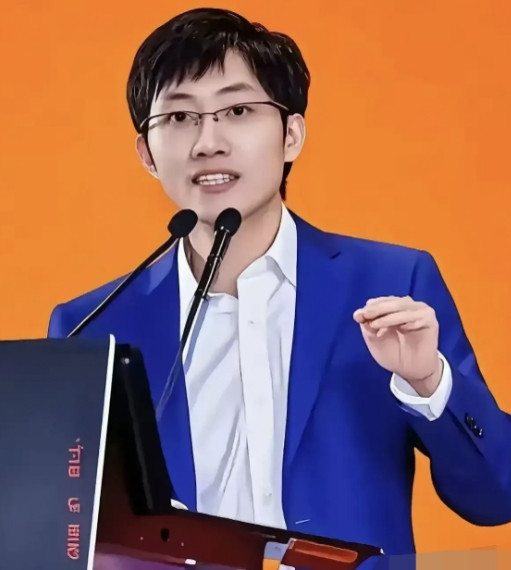 中美差距究竟有多大？”DeepSeek创始人梁文峰再次语出惊人！他说：“我们经常