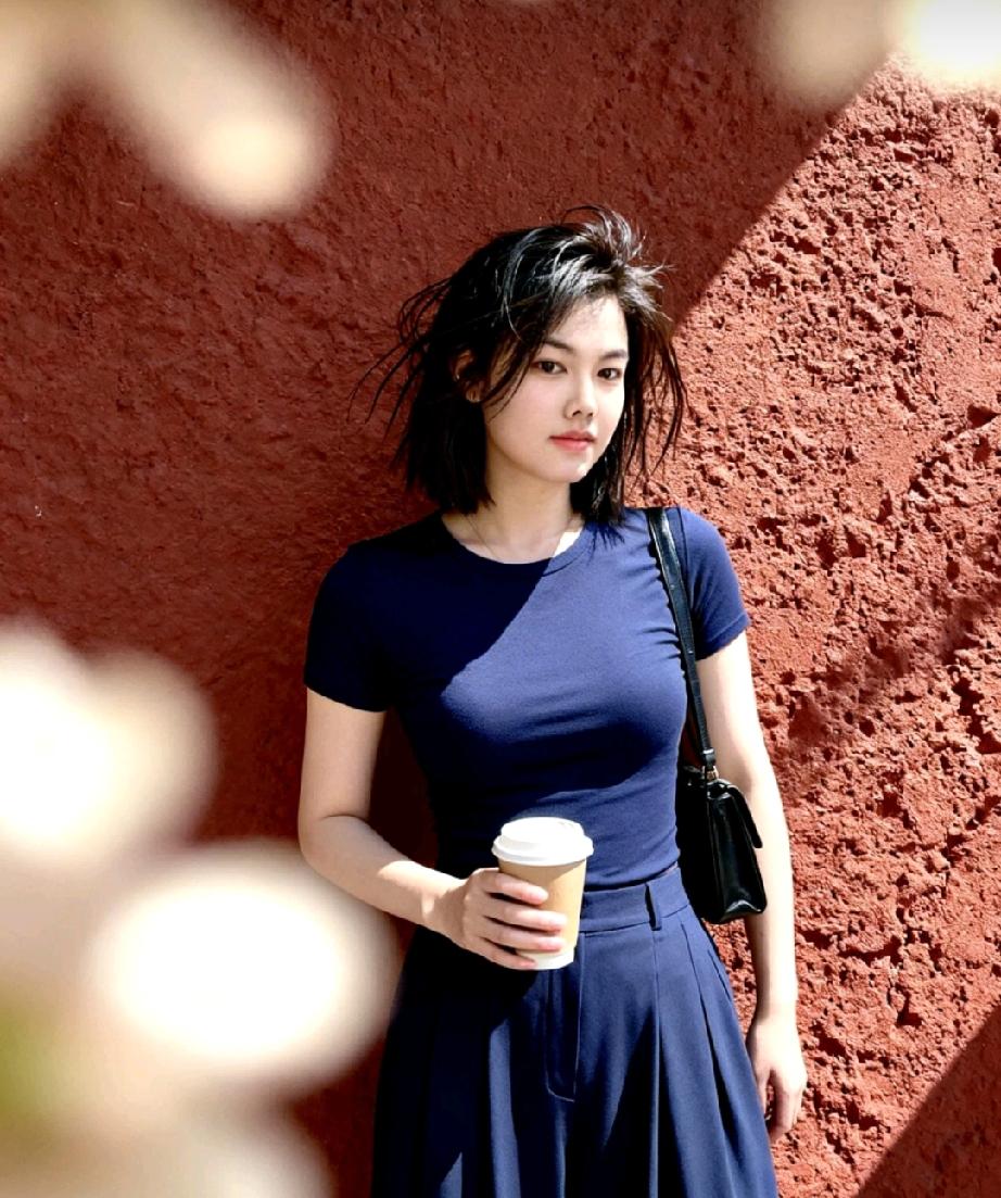 人到中年才明白一件事：对兄弟姐妹的孩子太好，往往不是美德，是风险。年轻的时候