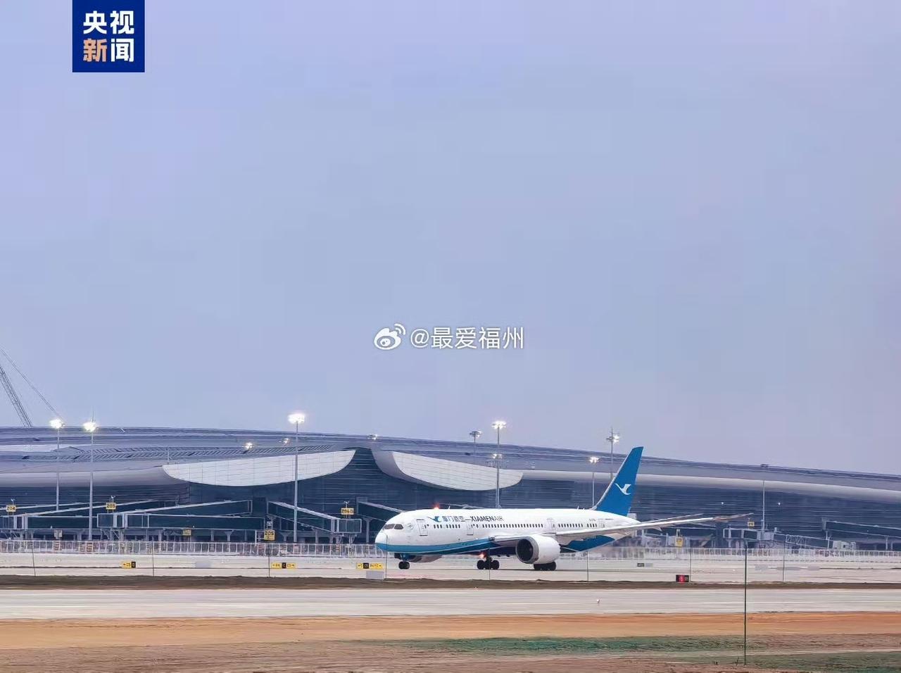 福州机场将升级为双跑道厦航飞机与新航站楼同框这角度真好看​​​via最爱